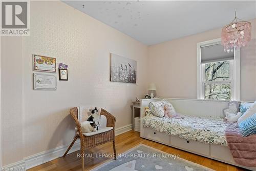 34 Mountain Street, Grimsby, ON - Indoor Photo Showing Bedroom