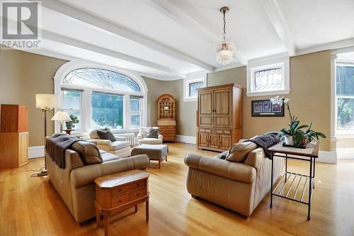 154 Quarry Avenue, Renfrew, ON - Indoor Photo Showing Living Room