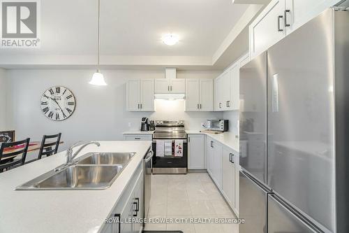 #7 -13 Braida Lane, Halton Hills, ON - Indoor Photo Showing Kitchen With Double Sink With Upgraded Kitchen