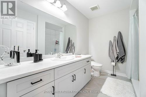 #7 -13 Braida Lane, Halton Hills, ON - Indoor Photo Showing Bathroom