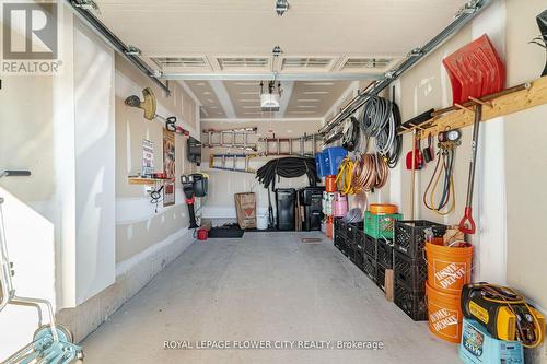 #7 -13 Braida Lane, Halton Hills, ON - Indoor Photo Showing Garage