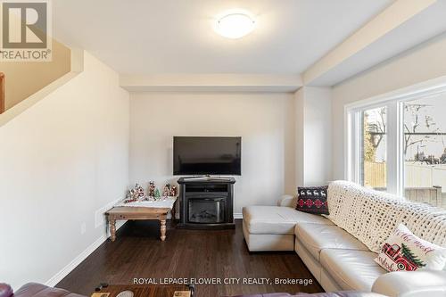 #7 -13 Braida Lane, Halton Hills, ON - Indoor Photo Showing Living Room