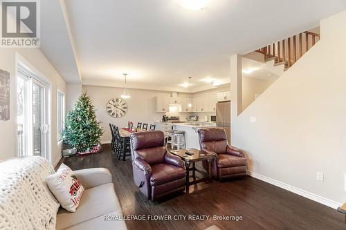 #7 -13 Braida Lane, Halton Hills, ON - Indoor Photo Showing Living Room