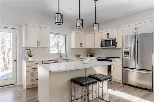 20 Palmer Road, Petersfield, MB - Indoor Photo Showing Kitchen With Upgraded Kitchen