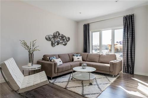 20 Palmer Road, Petersfield, MB - Indoor Photo Showing Living Room