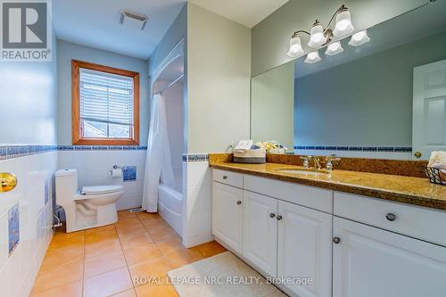 71 Stella St, Pelham, ON - Indoor Photo Showing Bathroom