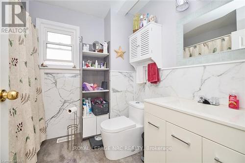 725 South Pelham Road, Welland, ON - Indoor Photo Showing Bathroom