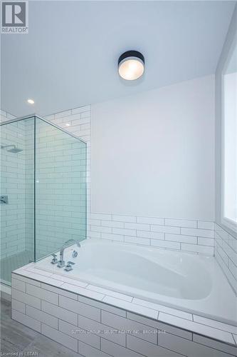 7 Spruce Cres, North Middlesex, ON - Indoor Photo Showing Bathroom