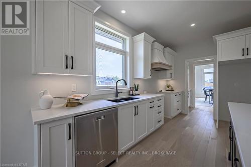 17 Spruce Cres, North Middlesex, ON - Indoor Photo Showing Kitchen With Double Sink