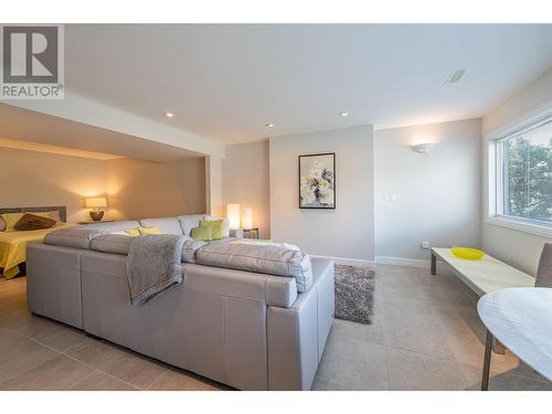 3065 Sunnyview Road, Vernon, BC - Indoor Photo Showing Living Room