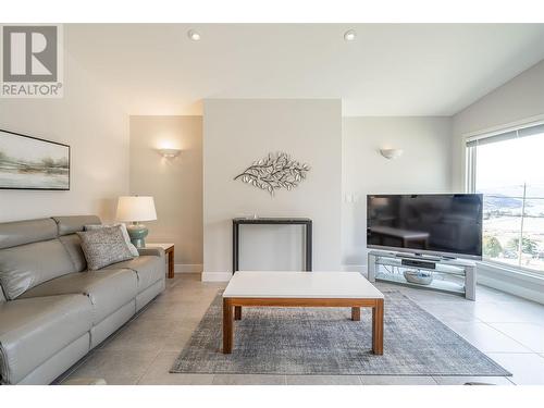 3065 Sunnyview Road, Vernon, BC - Indoor Photo Showing Living Room