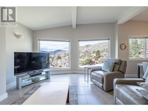 3065 Sunnyview Road, Vernon, BC - Indoor Photo Showing Living Room