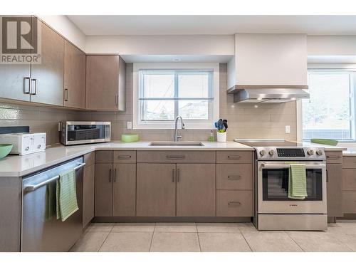 3065 Sunnyview Road, Vernon, BC - Indoor Photo Showing Kitchen