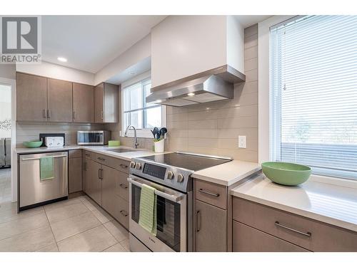 3065 Sunnyview Road, Vernon, BC - Indoor Photo Showing Kitchen