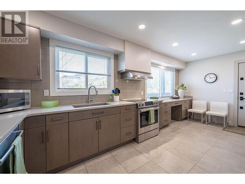 3065 Sunnyview Road, Vernon, BC - Indoor Photo Showing Kitchen