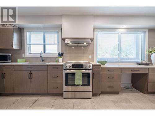 3065 Sunnyview Road, Vernon, BC - Indoor Photo Showing Kitchen