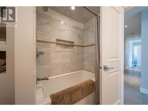 3065 Sunnyview Road, Vernon, BC - Indoor Photo Showing Bathroom