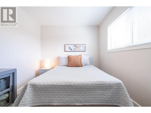 3065 Sunnyview Road, Vernon, BC - Indoor Photo Showing Bedroom