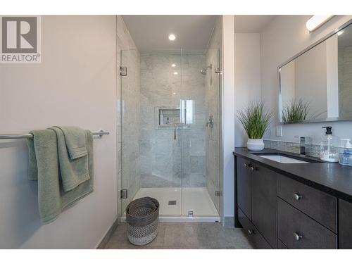 3065 Sunnyview Road, Vernon, BC - Indoor Photo Showing Bathroom