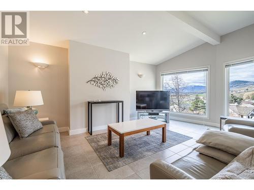 3065 Sunnyview Road, Vernon, BC - Indoor Photo Showing Living Room