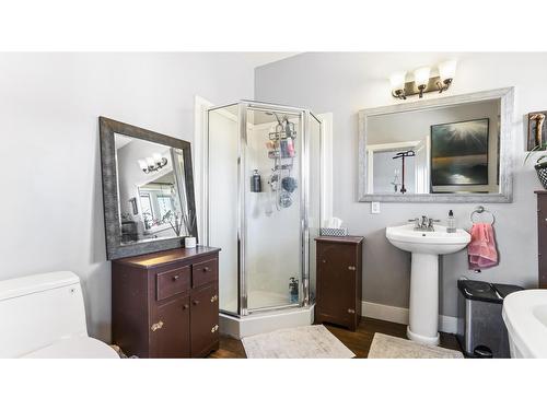 4773 The Dell Road, Windermere, BC - Indoor Photo Showing Bathroom
