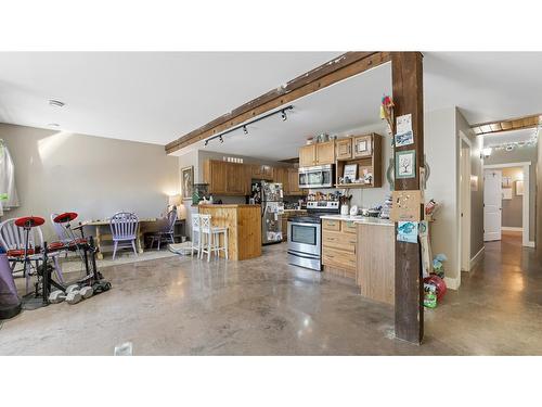 4773 The Dell Road, Windermere, BC - Indoor Photo Showing Kitchen