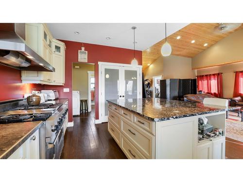 4773 The Dell Road, Windermere, BC - Indoor Photo Showing Kitchen
