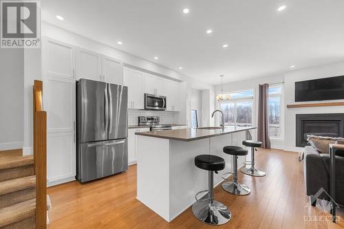 653 Putney Crescent, Ottawa, ON - Indoor Photo Showing Kitchen With Upgraded Kitchen