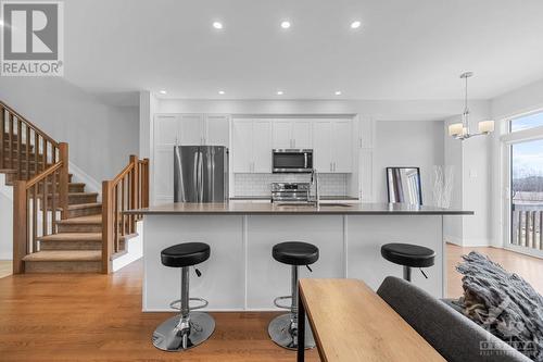 653 Putney Crescent, Ottawa, ON - Indoor Photo Showing Kitchen With Upgraded Kitchen