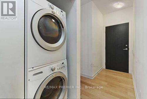 911 - 33 Charles Street E, Toronto, ON - Indoor Photo Showing Laundry Room