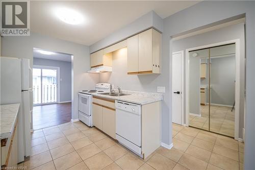 415 Kingscourt Drive Unit# 3, Waterloo, ON - Indoor Photo Showing Kitchen With Double Sink