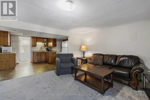 2160 Snow Valley Rd, Springwater, ON - Indoor Photo Showing Living Room