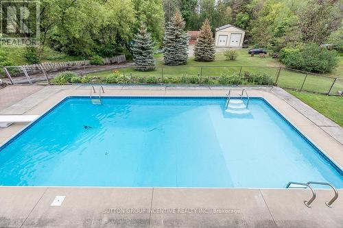2160 Snow Valley Rd, Springwater, ON - Outdoor With In Ground Pool With Backyard