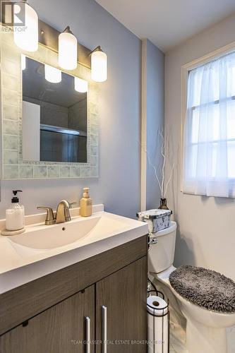 657 Creston Avenue S, London, ON - Indoor Photo Showing Bathroom