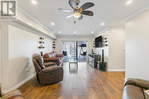 31 Cedar Crescent, Kawartha Lakes, ON - Indoor Photo Showing Living Room
