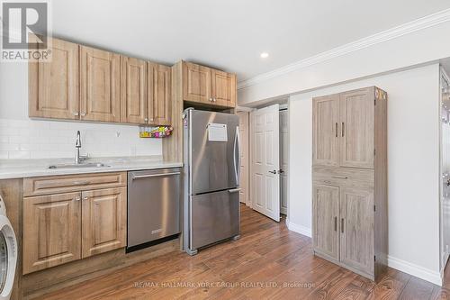 31 Cedar Crescent, Kawartha Lakes, ON - Indoor Photo Showing Kitchen