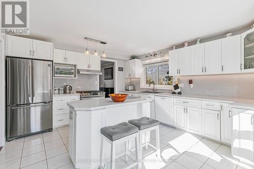 31 Cedar Crescent, Kawartha Lakes, ON - Indoor Photo Showing Kitchen With Upgraded Kitchen