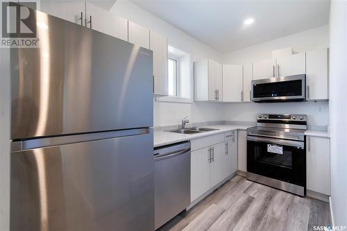 710 Bentley Manor, Saskatoon, SK - Indoor Photo Showing Kitchen With Stainless Steel Kitchen With Double Sink