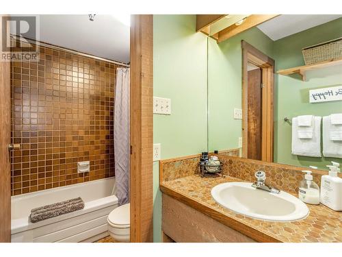 7470 Porcupine Road Unit# 608, Kelowna, BC - Indoor Photo Showing Bathroom