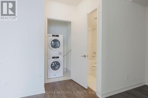 517 - 6 David Eyer Road, Richmond Hill, ON - Indoor Photo Showing Laundry Room