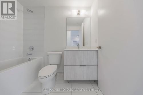 517 - 6 David Eyer Road, Richmond Hill, ON - Indoor Photo Showing Bathroom