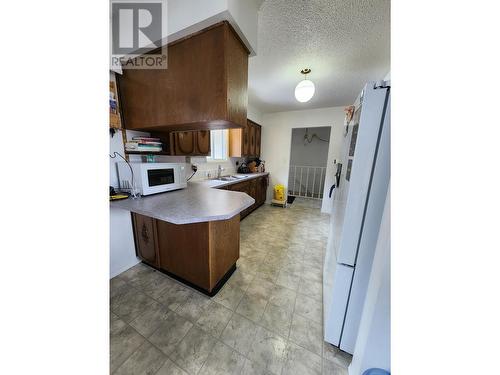 6276 Mulligan Drive, 100 Mile House, BC - Indoor Photo Showing Kitchen