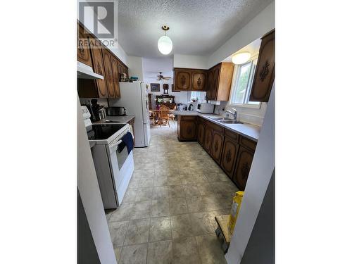 6276 Mulligan Drive, 100 Mile House, BC - Indoor Photo Showing Kitchen With Double Sink