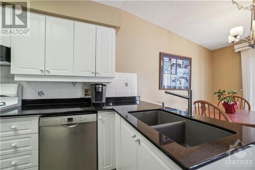 562 Wild Shore Crescent, Ottawa, ON - Indoor Photo Showing Kitchen With Double Sink
