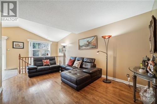 562 Wild Shore Crescent, Ottawa, ON - Indoor Photo Showing Living Room