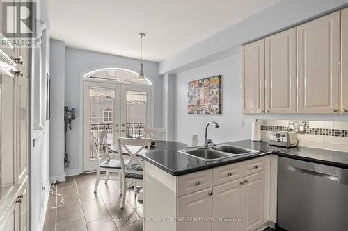 10 - 38 Hunt Avenue, Richmond Hill, ON - Indoor Photo Showing Kitchen With Double Sink