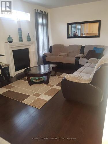 89 Belfry Drive, Bradford West Gwillimbury, ON - Indoor Photo Showing Living Room