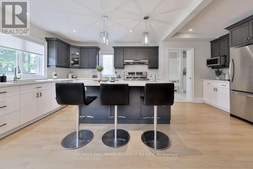 1247 Cumnock Cres, Oakville, ON - Indoor Photo Showing Kitchen With Upgraded Kitchen