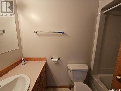 399 165 Robert Street W, Swift Current, SK - Indoor Photo Showing Bathroom