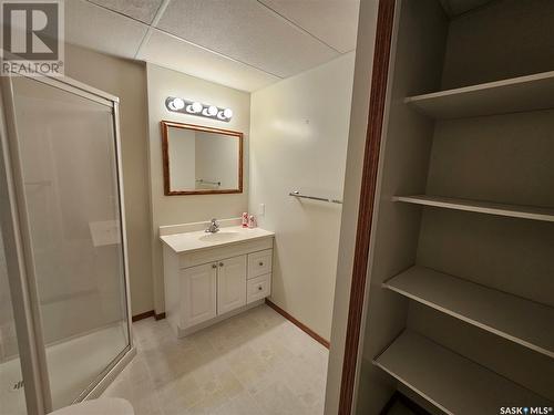 399 165 Robert Street W, Swift Current, SK - Indoor Photo Showing Bathroom